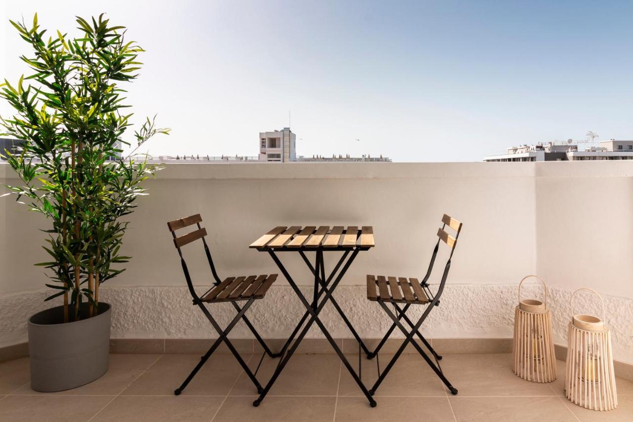 Homeforguest Modern And Recently Renovated Apartment In Arona Arona  Eksteriør bilde