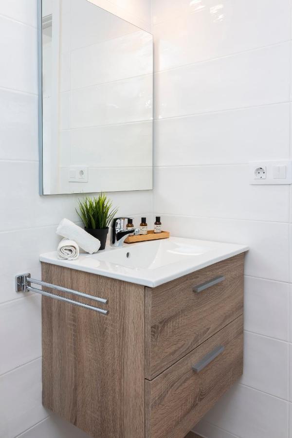 Homeforguest Modern And Recently Renovated Apartment In Arona Arona  Eksteriør bilde