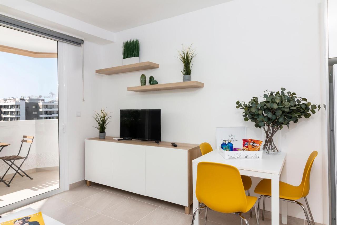 Homeforguest Modern And Recently Renovated Apartment In Arona Arona  Eksteriør bilde