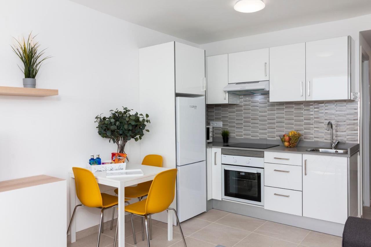 Homeforguest Modern And Recently Renovated Apartment In Arona Arona  Eksteriør bilde