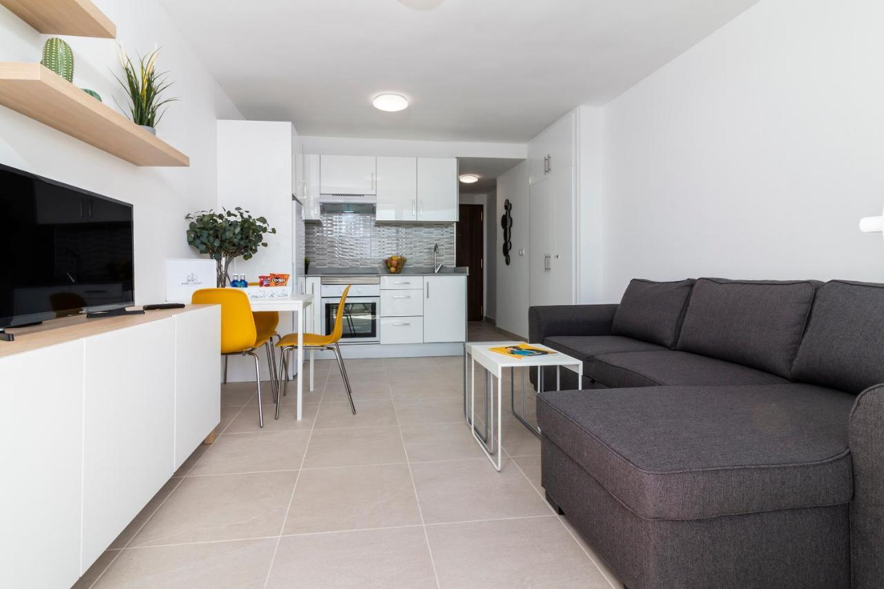 Homeforguest Modern And Recently Renovated Apartment In Arona Arona  Eksteriør bilde