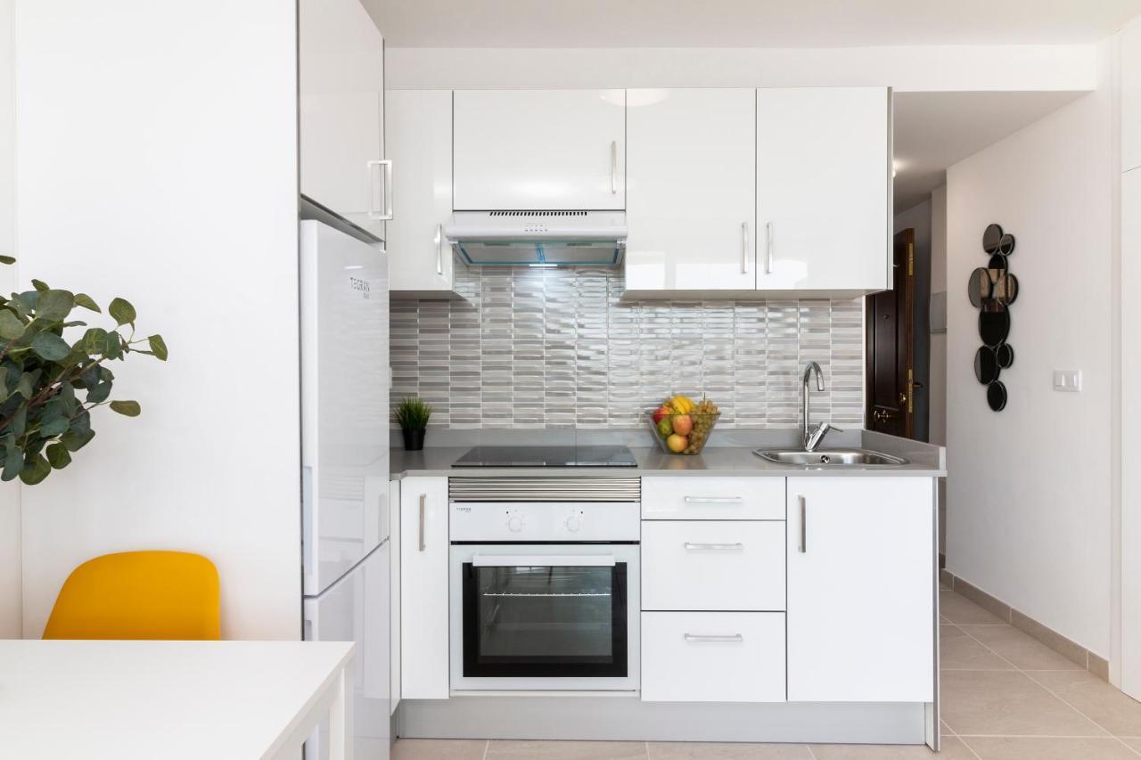 Homeforguest Modern And Recently Renovated Apartment In Arona Arona  Eksteriør bilde